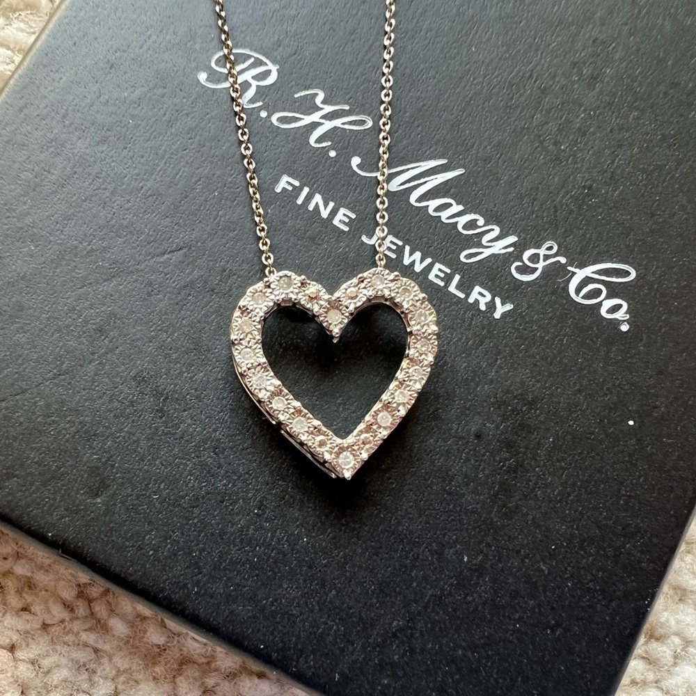 Diamond Heart 18" Pendant Necklace 1/10 Carat ct. t.W. in Sterling Silver Macys